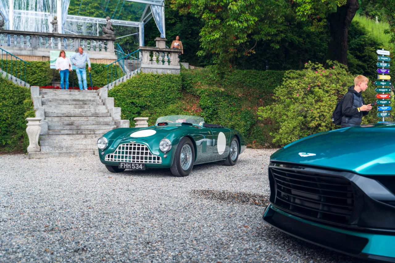 Casa Aston Martin-1