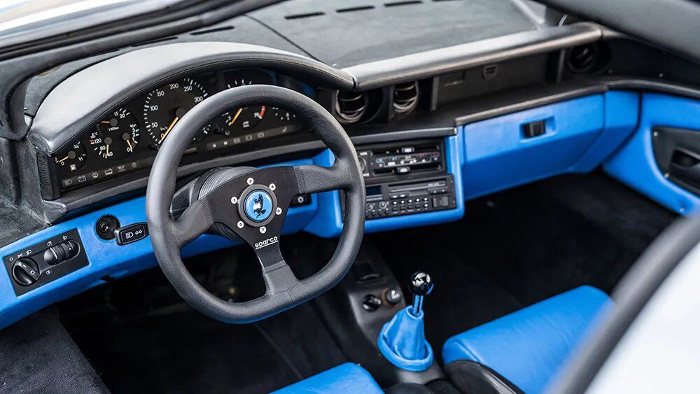 Isdera Commendatore 112i