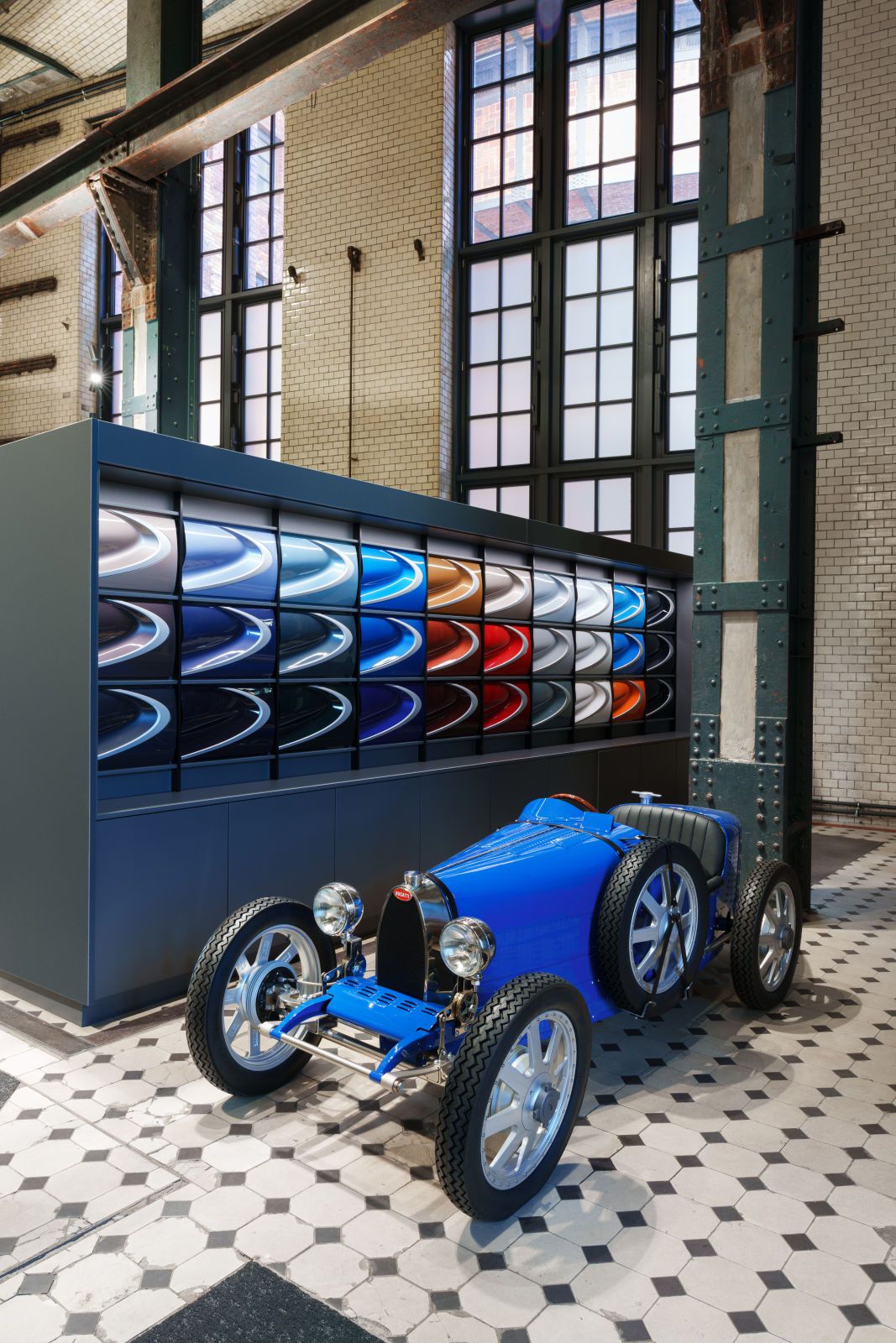 Bugatti inaugura su nuevo estudio de diseño en un antiguo club de techno en Berlín