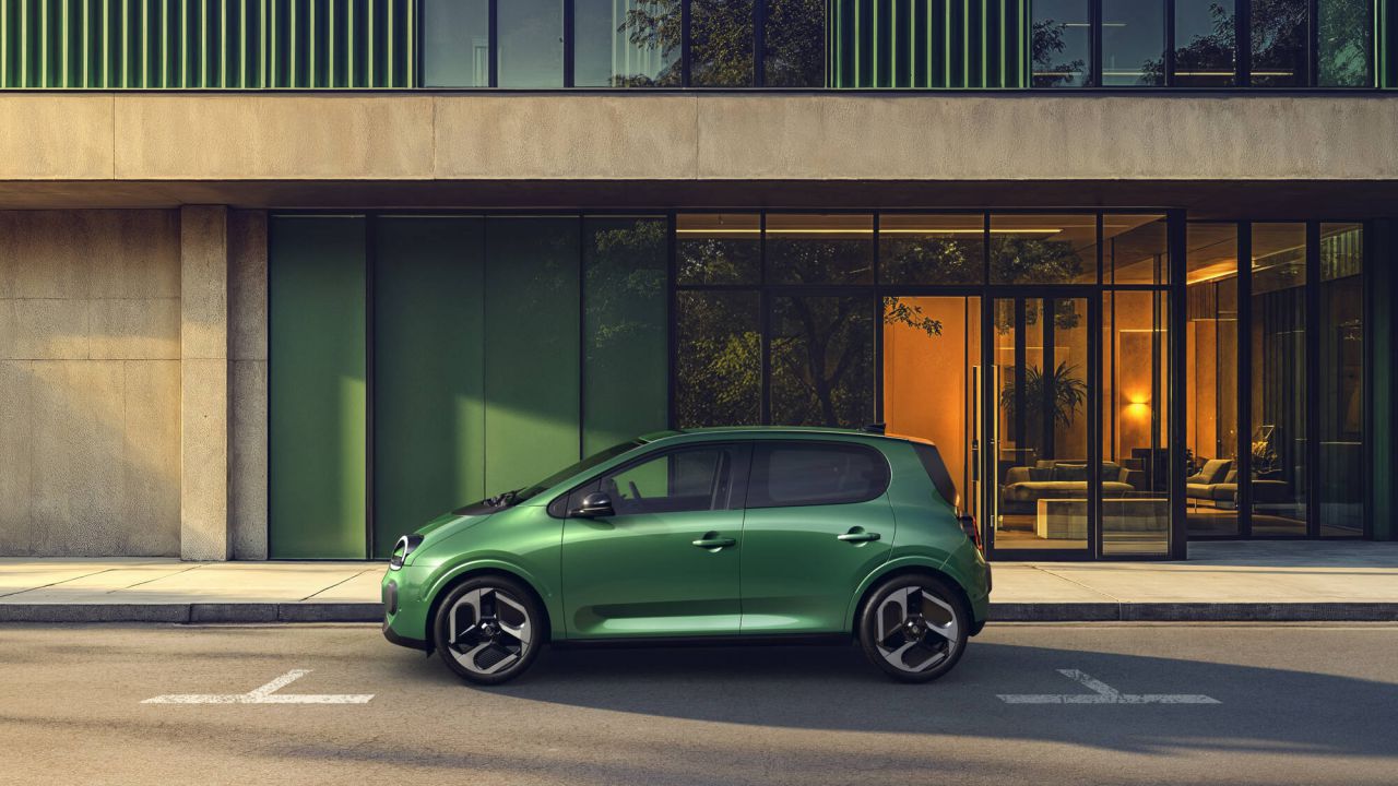 Renault Twingo E-Tech: sonrisa retrofuturista y proporciones one-box