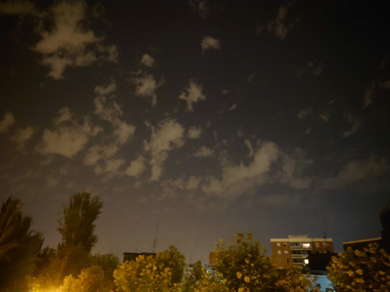 Cielo noche sin luz y sin filtros