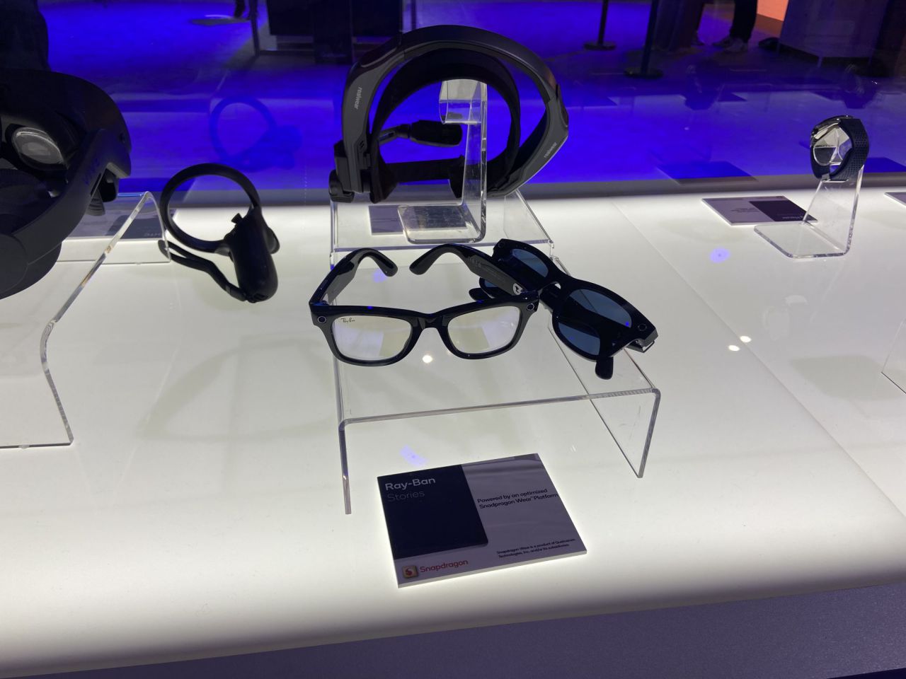 Dispositivos RV, AR, XR Qualcomm en el stand del MWC 2022