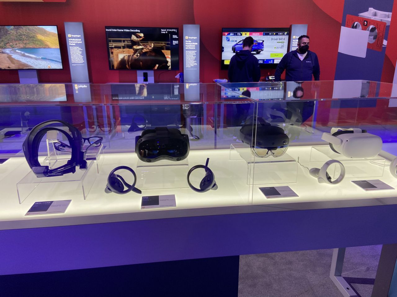 Dispositivos RV, AR, XR Qualcomm en el stand del MWC 2022