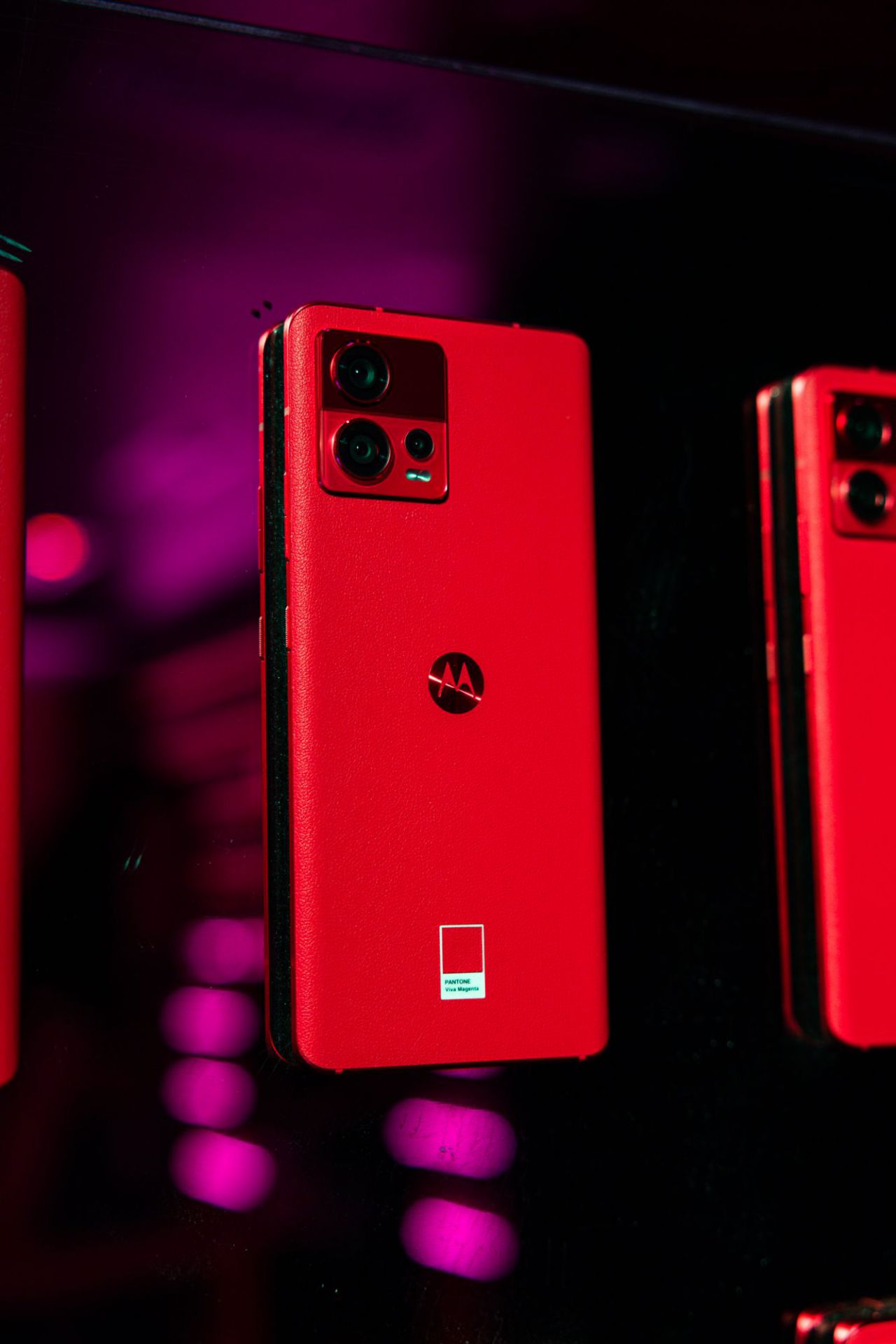 Motorola Edge 30 Fusion color Viva Magenta