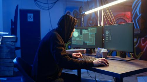 El cibercrimen ya funciona como una empresa: así es la rutina diaria de un hacker profesional