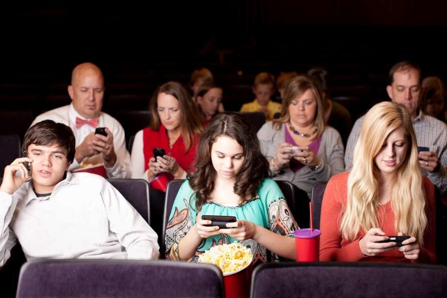 AMC dejará usar el móvil en el cine