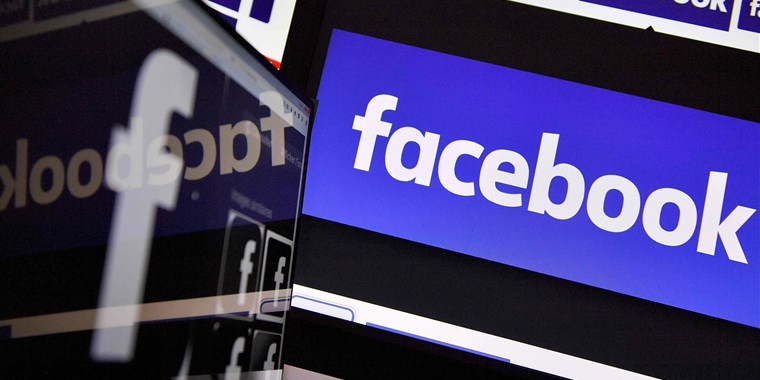 Facebook suspende a Cambridge Analytica por violación de sus políticas