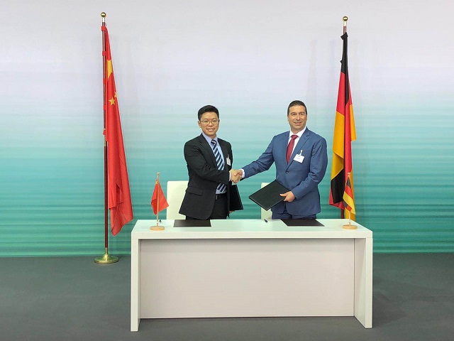 Veni Shone, presidente de LTE Solution de Huawei y Saad Metz, vicepresidente ejecutivo de Audi China