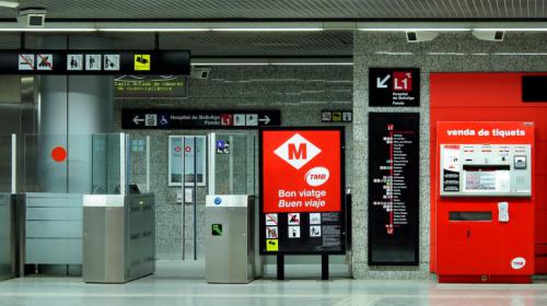 El metro de Barcelona retira más de 700 máquinas de billetes por riesgo de ciberataque y desata críticas ciudadanas
