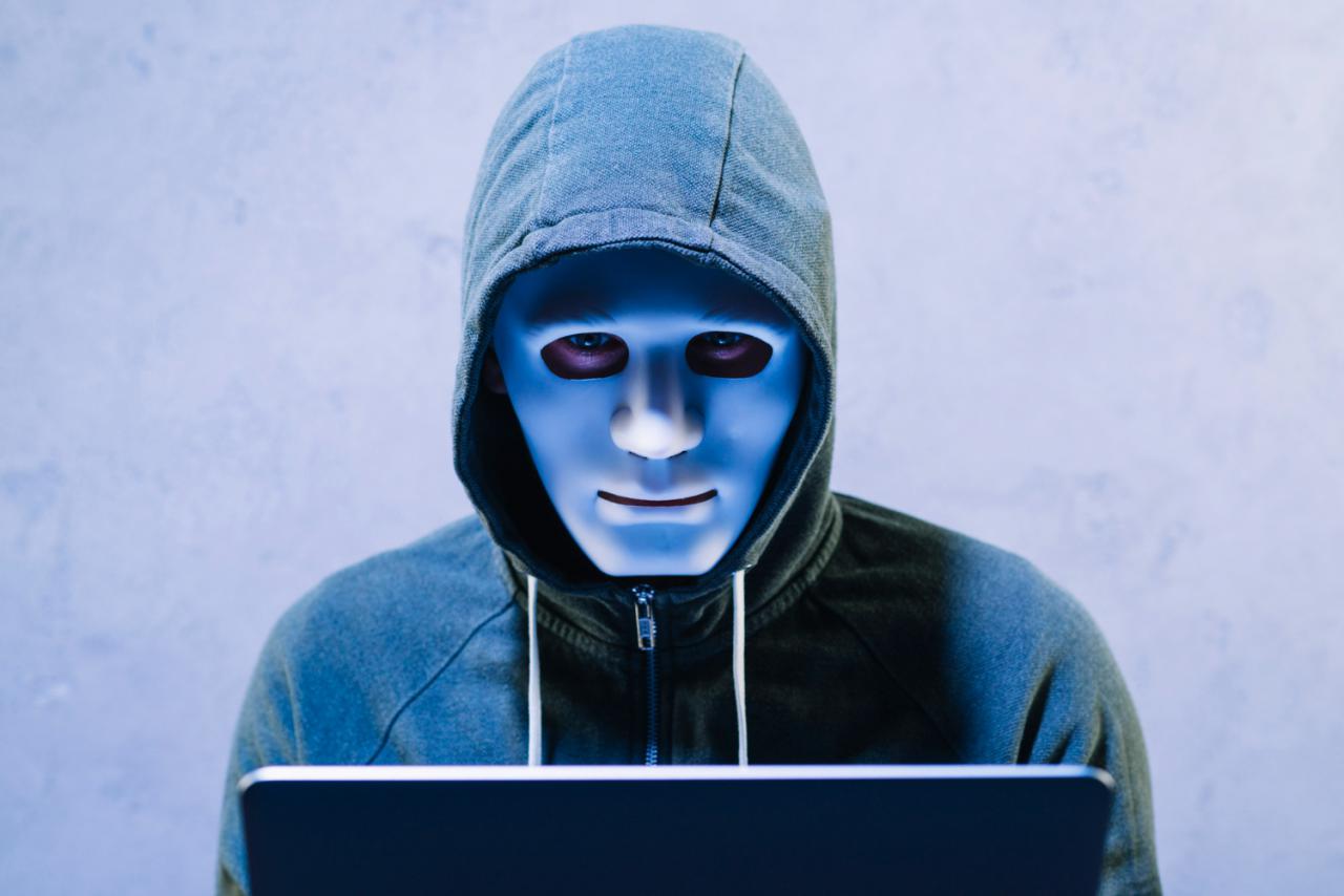 Los estafadores utilizan la imagen de Ayuso para engañar a inversores en una campaña fraudulenta de criptomonedas