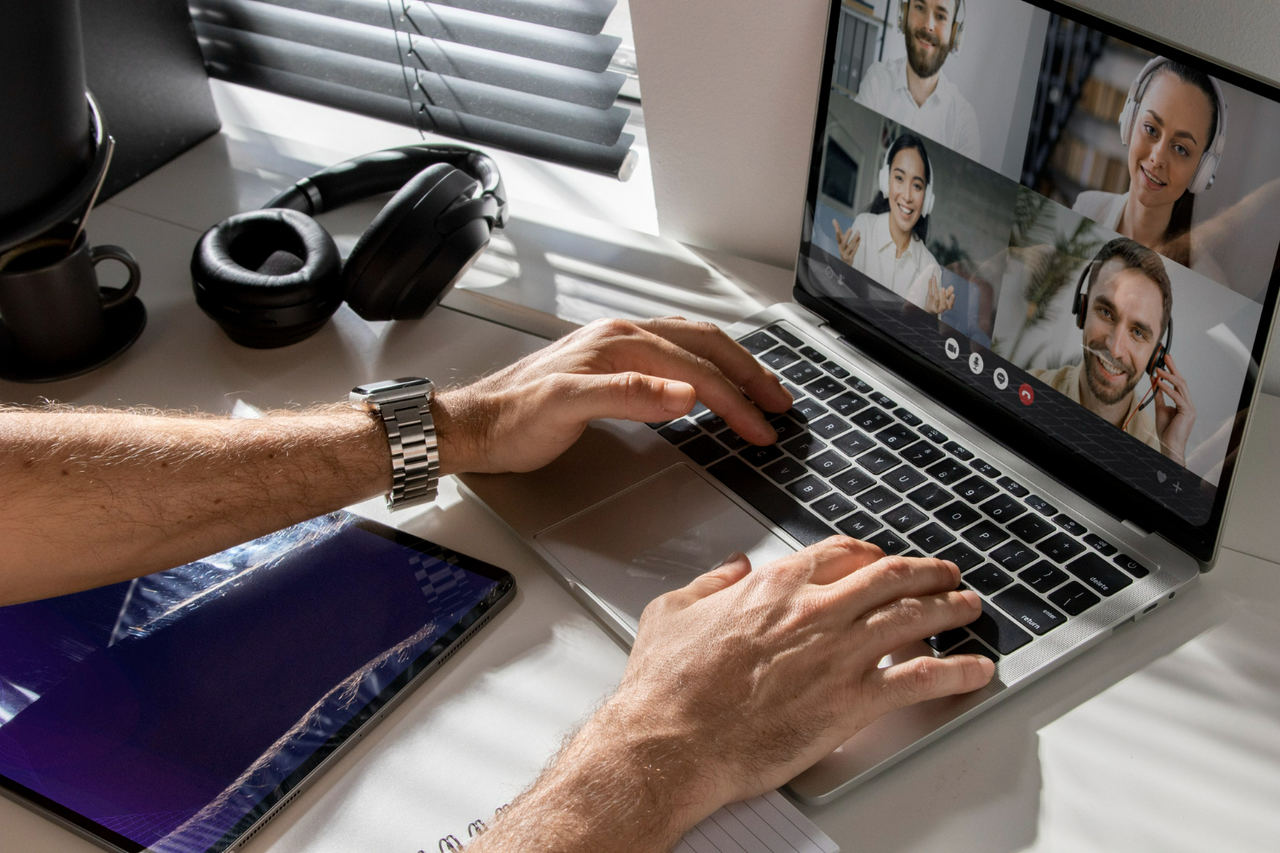 El 80% de los empleados recurre a aplicaciones no autorizadas en su trabajo durante el verano