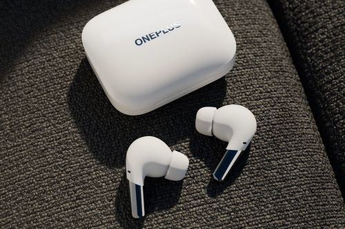 OnePlus ataca el mercado premium de auriculares con los nuevos Buds Pro