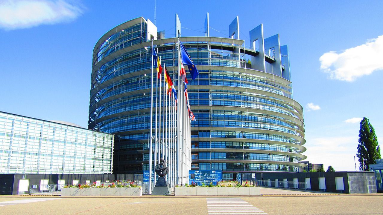 Europa avanza en su legislación contra grandes tecnológicas con nuevas medidas
