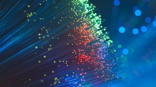 La fibra óptica ya es el principal modo de acceso a internet en poblaciones de más de mil habitantes