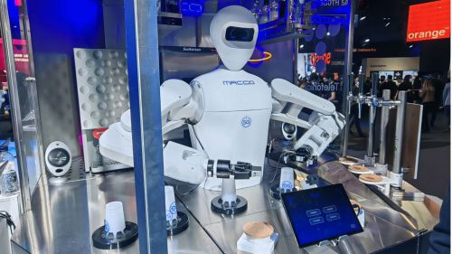 5G Bartender, el camarero robótico del stand de Telefónica