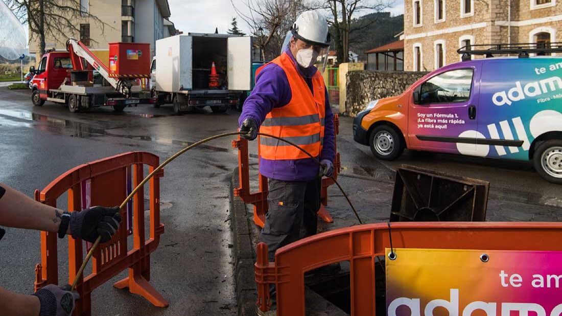 Vodafone usará la red de Adamo para llegar a 1 millones de unidades inmobiliarias en zonas rurales