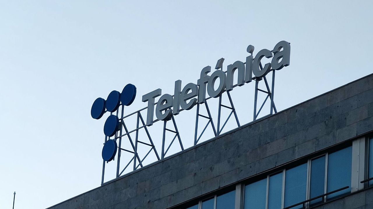 Telefónica gana un 20,3% menos, pero mejora sus ingresos un 3,2%