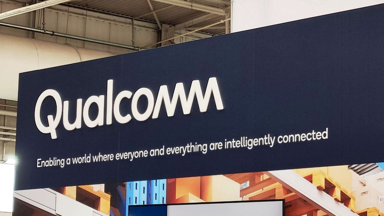 Logotipo de Qualcomm en el stand de la Hannover Messe 2022