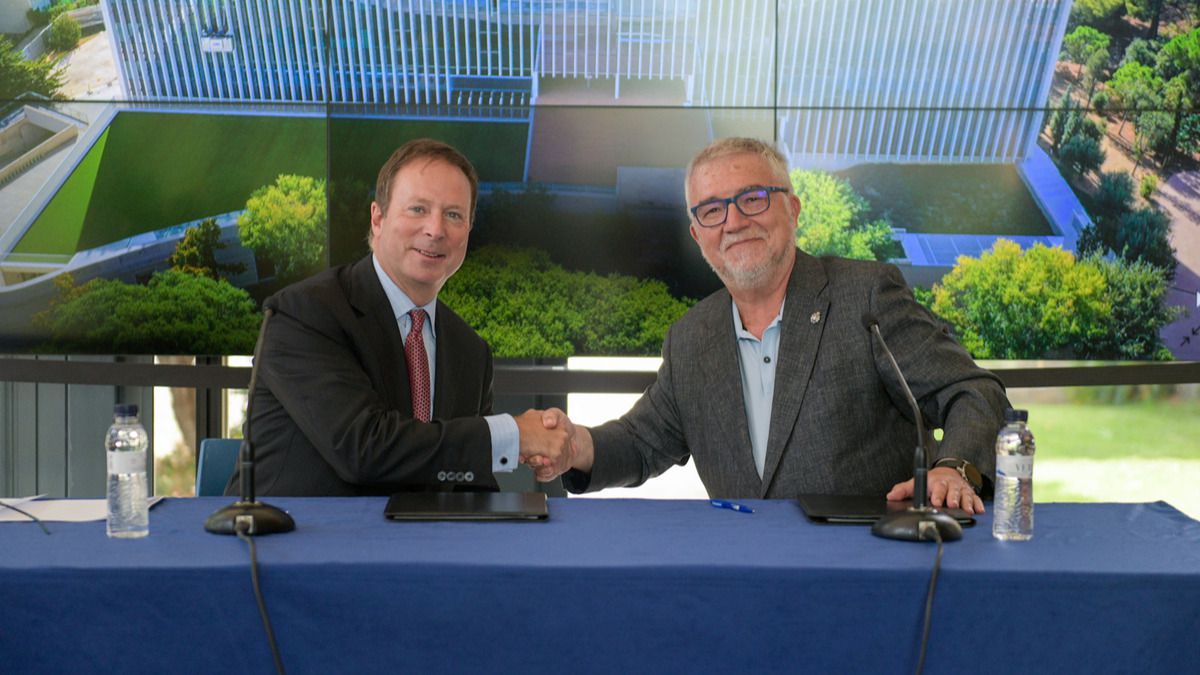  Kirk Skaugen, presidente del Grupo de Soluciones de Infraestructura y vicepresidente ejecutivo de Lenovo y Mateo Valero, director del BSC-CNS