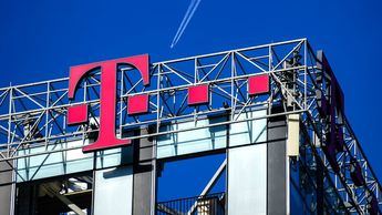 Cellnex ofrece una participación en su negocio a Deutsche Telekom para hacerse con sus torres