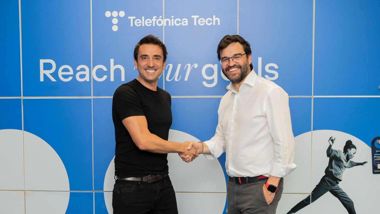 Xabi Uribe-Etxebarria, fundador y CEO de Sherpa.ai, y Gonzalo Martín-Villa, CEO de IoT y Big Data de Telefónica Tech.