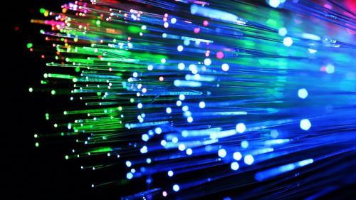 Telefónica y KKR compran la red de fibra de Entel Chile por 360 millones