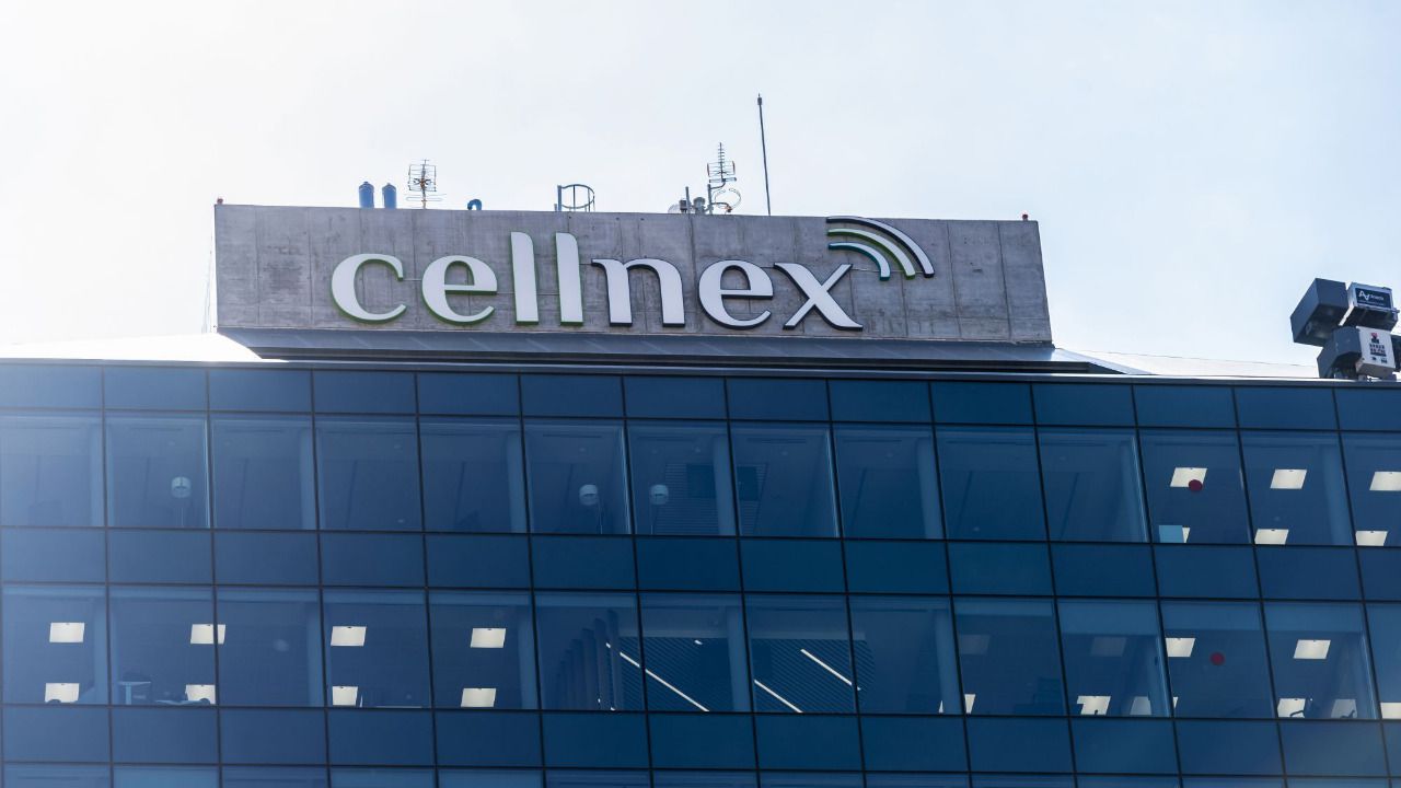 Cellnex factura un 46% más, pero pierde 255 millones de euros