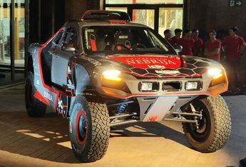 Estudiantes de Nebrija rediseñan el coche que usarán Manolo y Mónica Plaza en el Dakar 2023