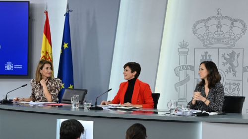 La ministra y portavoz, Isabel Rodríguez, y las ministras Raquel Sánchez, e Ione Belarra, en la rueda de prensa tras la reunión del Consejo de Ministros