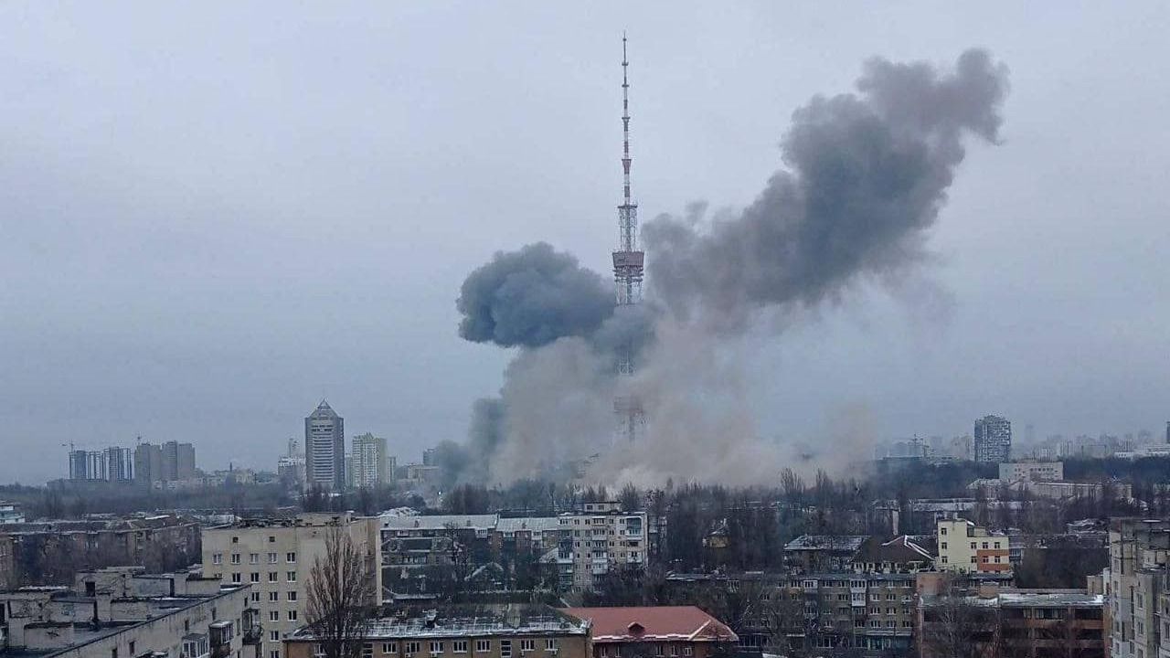 El pasado 1 de marzo, Rusia atacó la Televiziyna vezha, la principal torre de telecomunicaciones y televisión de Kiev en un intento fallido de derribarla, provocando la muerte de cinco personas