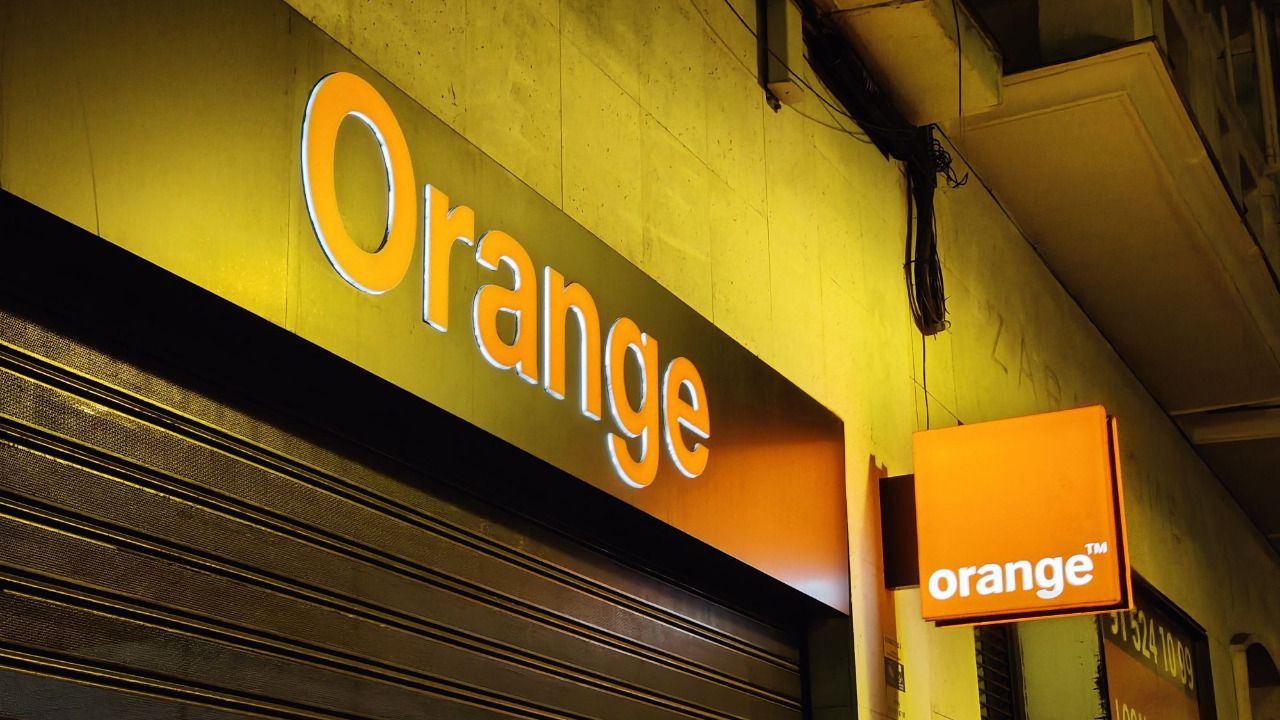 Orange activa su red 5G SA en cuatro ciudades españolas, la primera red comercial en España
