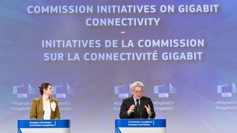 Bruselas abre su consulta global para desarrollar la nueva regulación y estudiar que los gigantes tecnológicos financien las redes