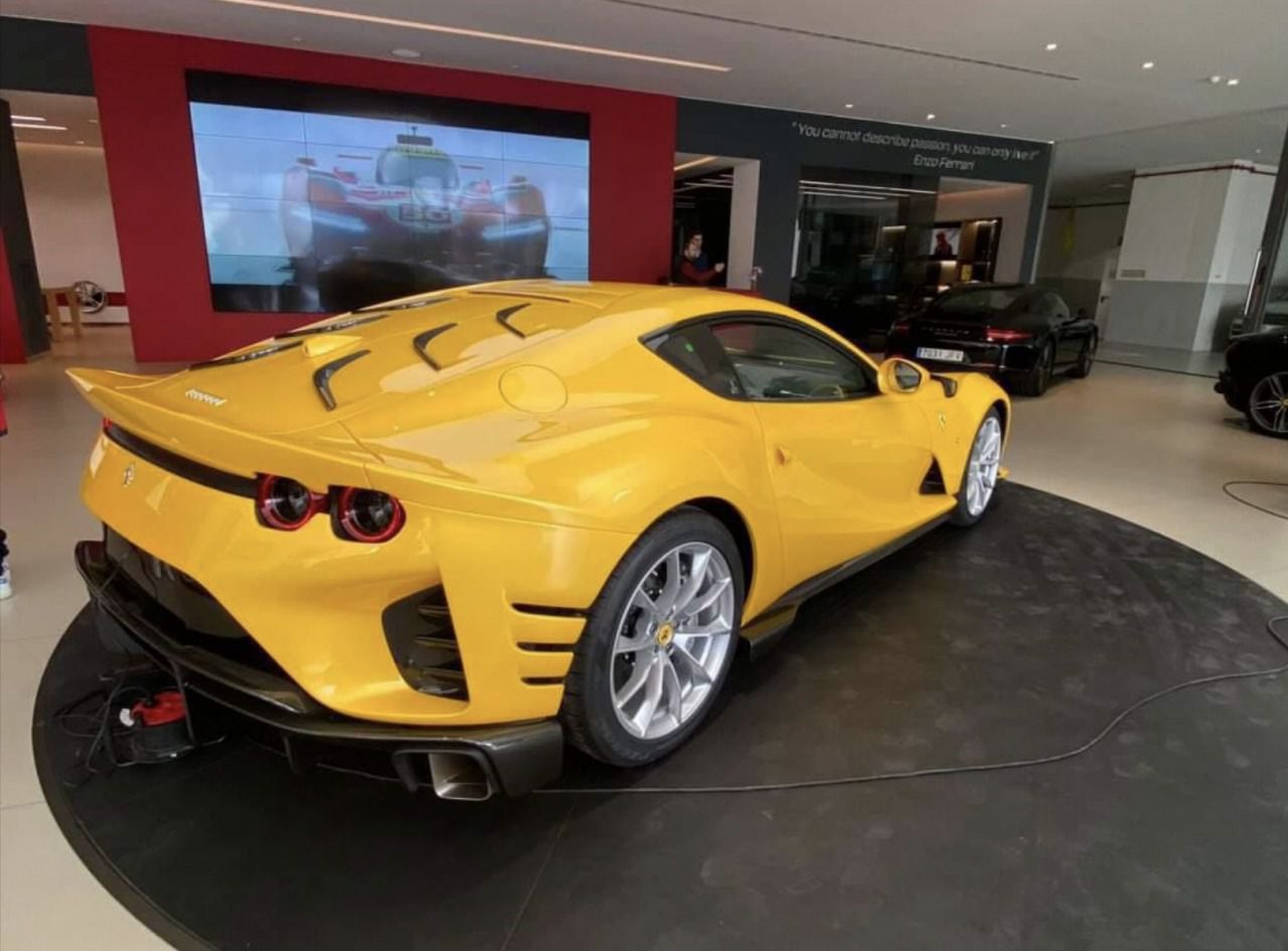 Ferrari 812 Competizione