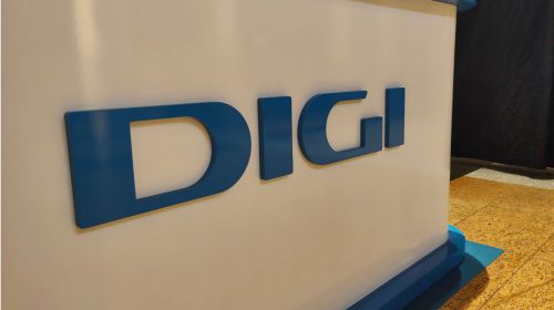 El logotipo de Digi luce en uno de los puestos promocionales de la compañía en un centro comercial de Madrid