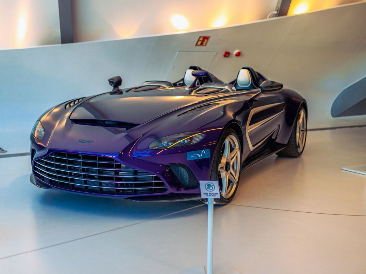 Aston Martin V12 Speedster