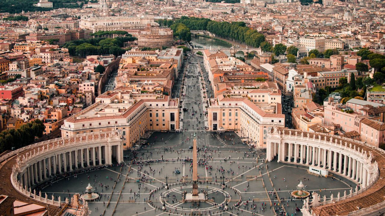 NTT Data digitaliza la biblioteca del Vaticano