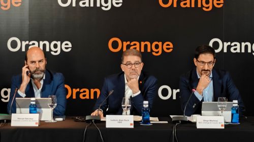 Ludovic Pech, CEO de Orange España, con parte del equipo directivo de Orange España