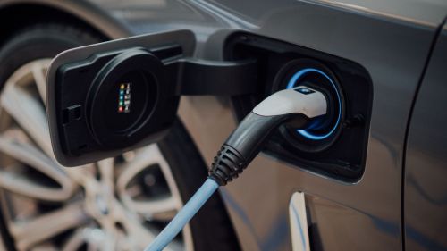 Claves para mantener la autonomía de un coche eléctrico ante el calor del verano