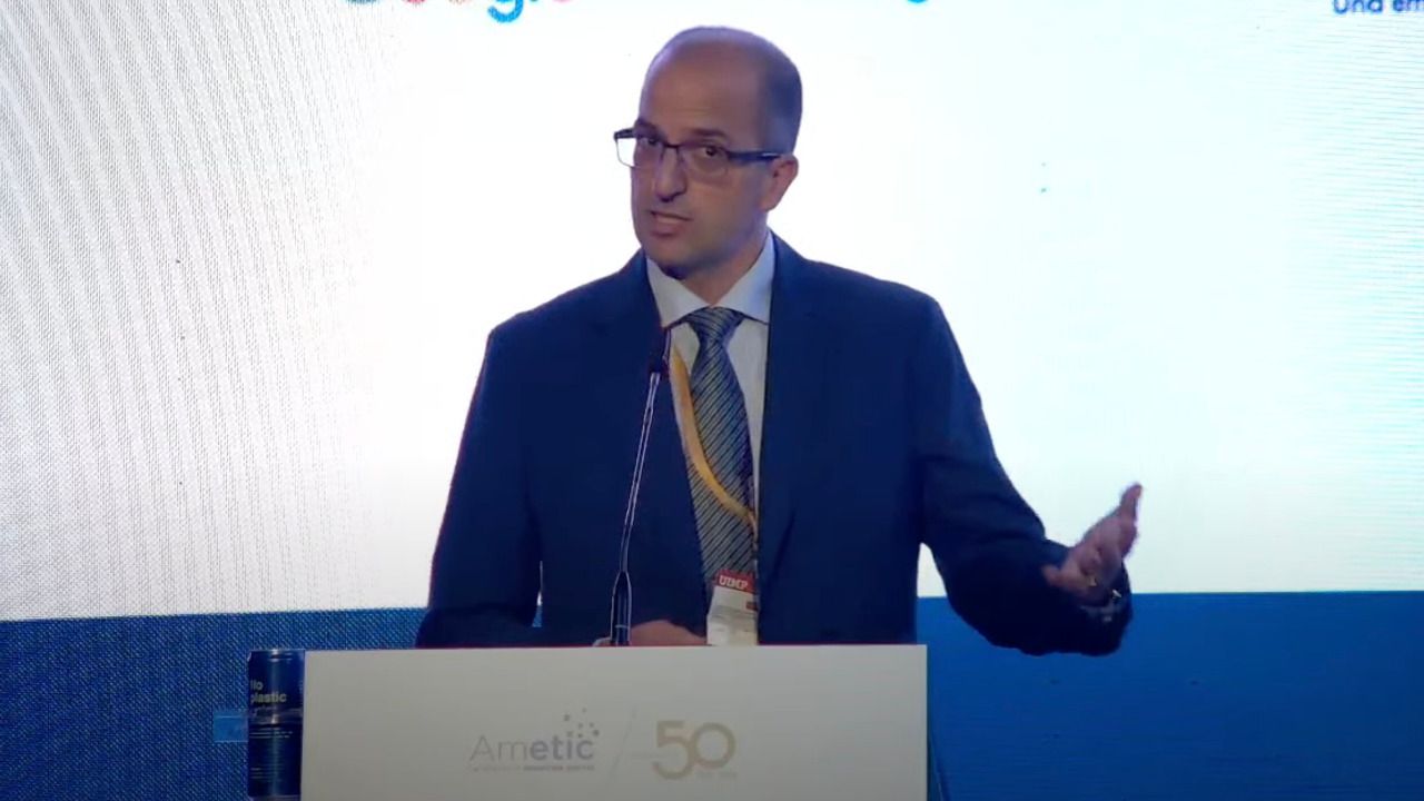 Salvador Estevan, director general de Digitalización e Inteligencia Artificial, durante su intervención en Santander 37