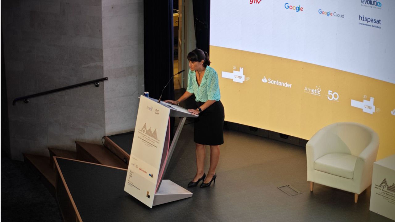 María González Veracruz, secretaria de Estado de Telecomunicaciones e Infraestructuras Digitales, durante su intervención en el congreso anual de AMETIC