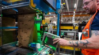 Amazon incorpora máquinas de empaquetado automático de bolsas personalizadas