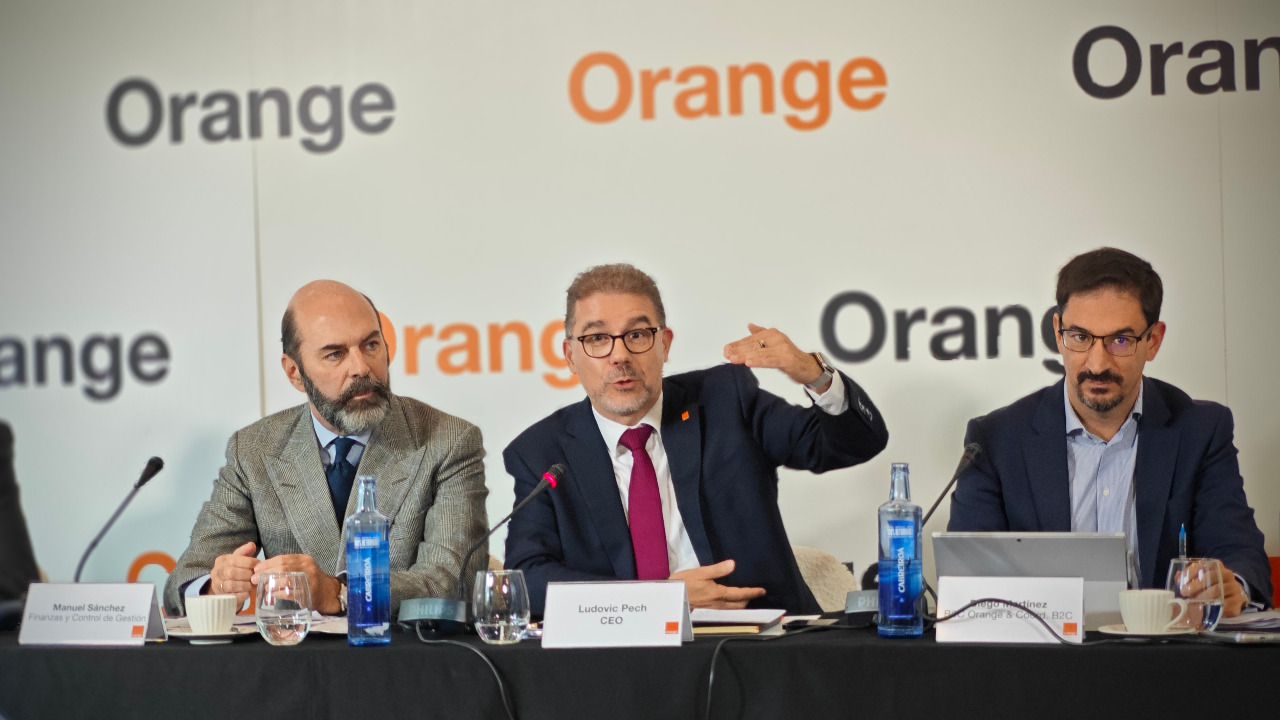 Ludovic Pech, CEO de Orange España, junto al equipo directivo de Orange España