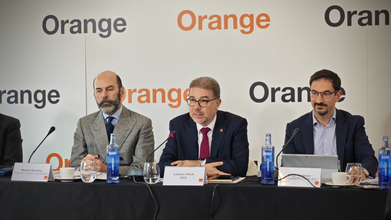 Ludovic Pech, CEO de Orange España, junto al equipo directivo de Orange España