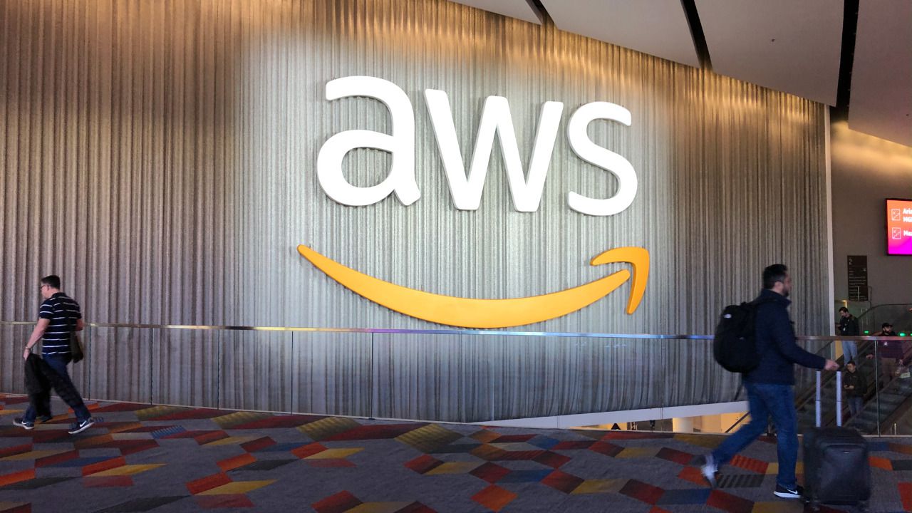 AWS lanza un programa para modernizar la educación tecnológica