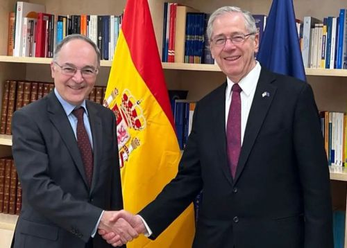 Mark Gitenstein, embajador de Estados Unidos ante la Unión Europea y Pascual Navarro, secretario de Estado para la Unión Europea, durante el encuentro en Madrid