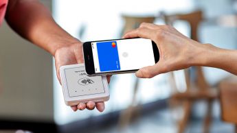 Apple estudia abrir su sistema de pagos NFC para evitar un mayor control antimonopolio de Europa