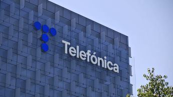 Telefónica ya tiene su primera baliza V16 conectada con la DGT 3.0: sale a  la venta mañana