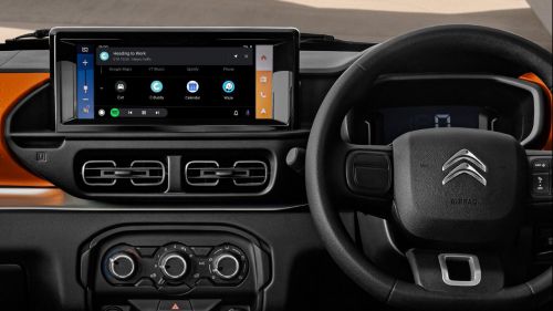 Stellantis lleva años invirtiendo en nuevas tecnologías para digitalizar su cockpit y mejorar sus coches conectados 