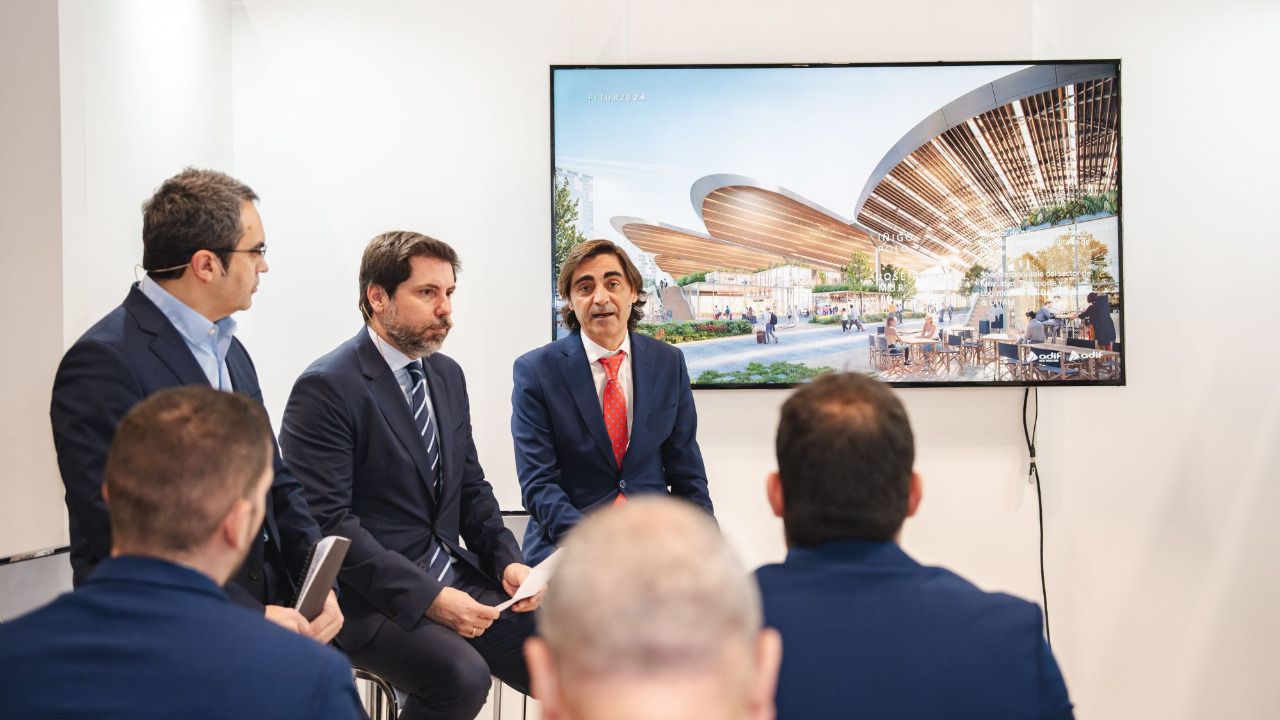 El proyecto, presentado en Fitur 2024, permitirá digitalizar las estaciones de tren en España para facilitar la experiencia de viaje