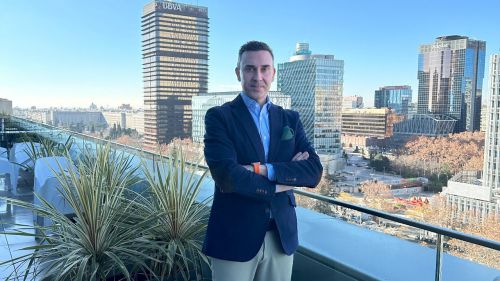Juan Carlos Sánchez de la Fuente, vicepresidente regional de Cloudera para España y Portugal, posa en las nuevas oficinas de Madrid
